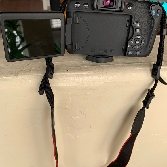 LMTD time! Canon EOS Rebel T6i DSLR,18-55 STM Lens - Picture 5 of 7